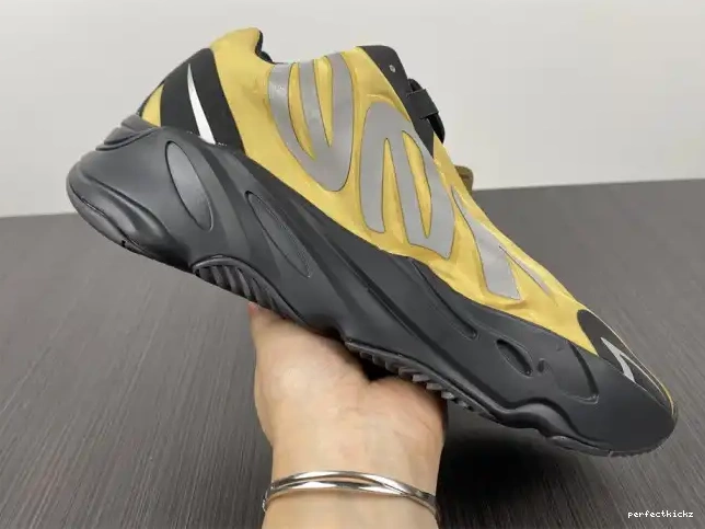 Boost 700 'Honey MNVN Yeezy GZ0717 Flux' 0626